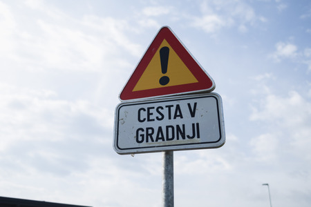 Cesta v gradnji