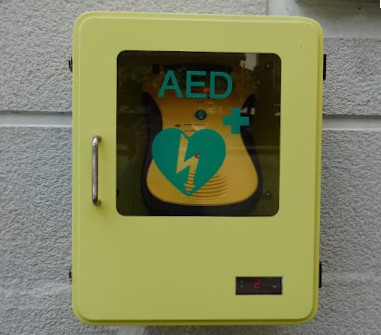 Defibrilator, avtor Območno združenje Ajdov&scaron;čina